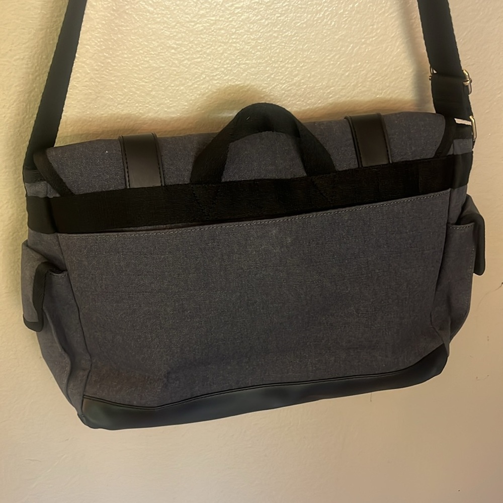 NWT London Fog Charcoal and Black Messenger Bag - Picture 6 of 9